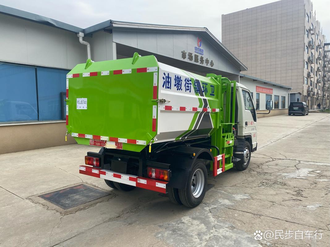 掛桶式垃圾車，高效便捷的城市環衛解決方案